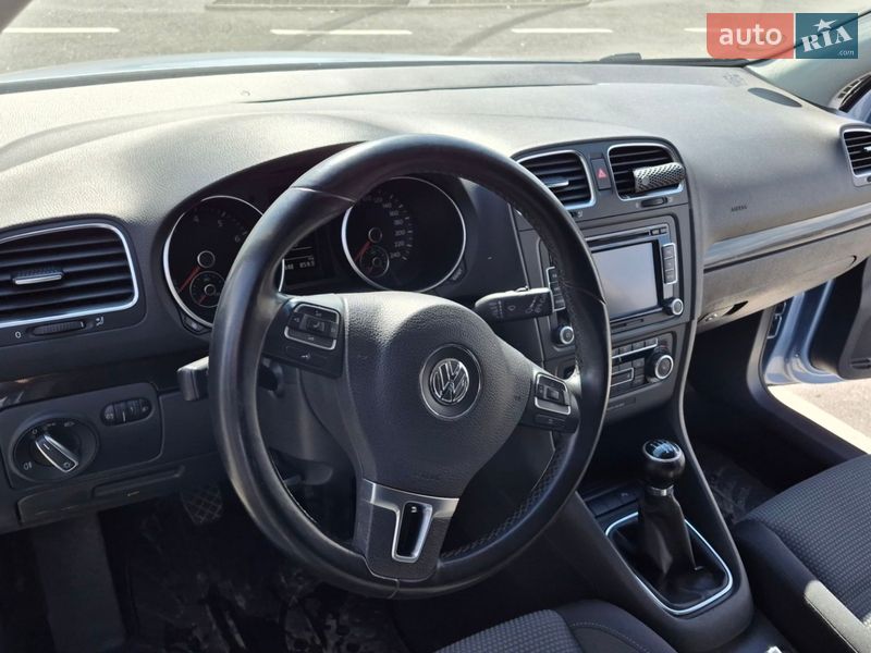 Хэтчбек Volkswagen Golf 2011 в Днепре