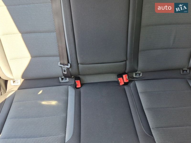 Хэтчбек Volkswagen Golf 2011 в Днепре