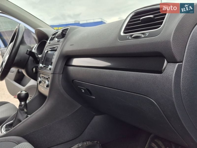 Хэтчбек Volkswagen Golf 2011 в Днепре