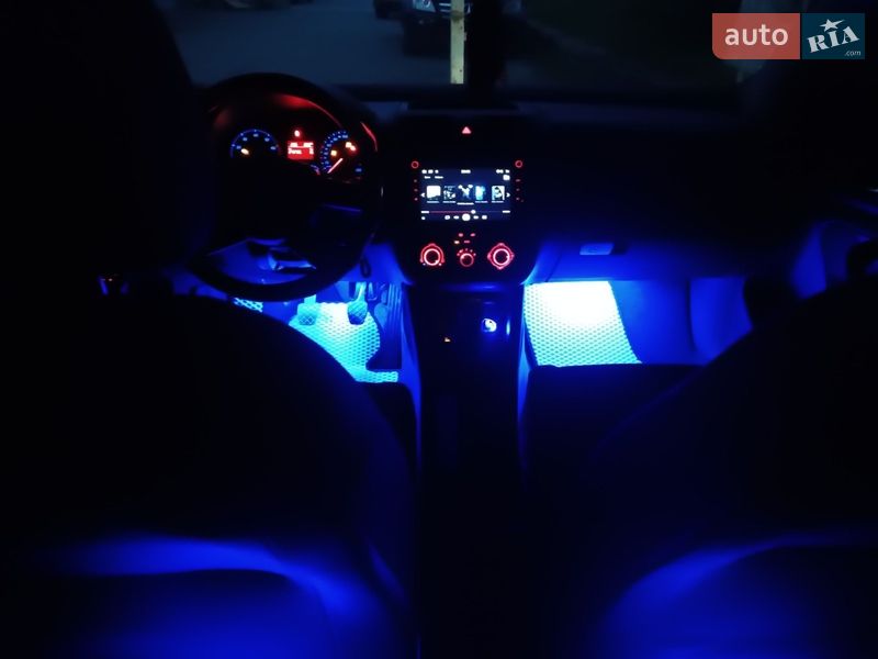 Хэтчбек Volkswagen Golf 2005 в Новой Ушице