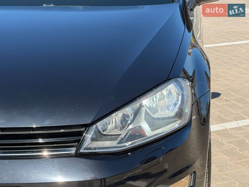 Хэтчбек Volkswagen Golf 2016 в Киеве