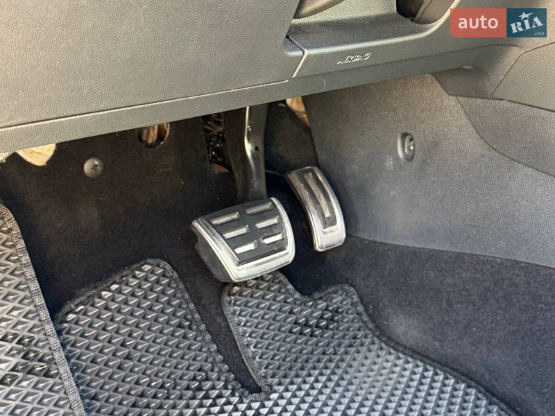 Хэтчбек Volkswagen Golf 2016 в Киеве