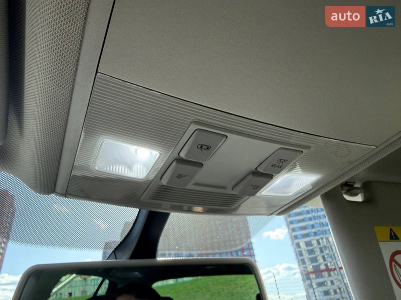 Хэтчбек Volkswagen Golf 2016 в Киеве