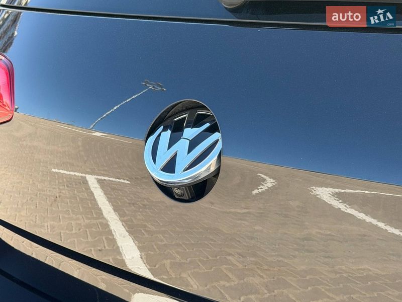 Хэтчбек Volkswagen Golf 2016 в Киеве