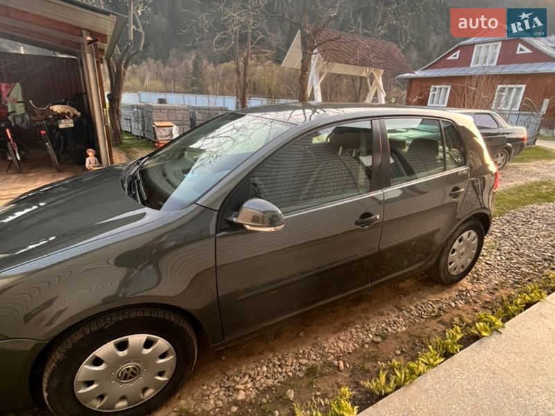 Хэтчбек Volkswagen Golf 2003 в Верховине