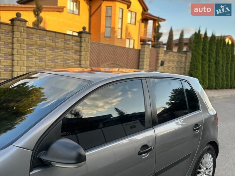 Хэтчбек Volkswagen Golf 2007 в Ровно