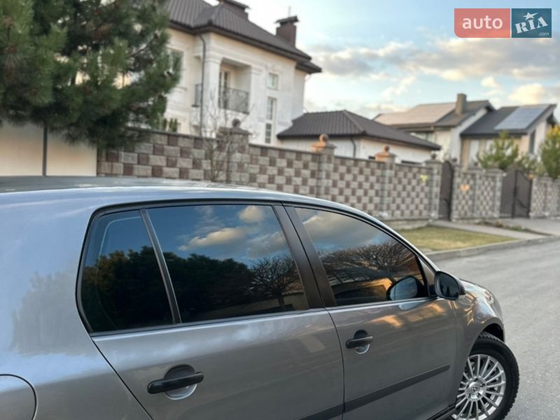 Хэтчбек Volkswagen Golf 2007 в Ровно