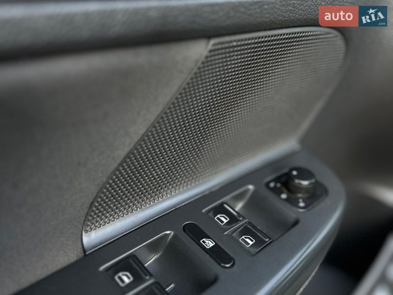 Хэтчбек Volkswagen Golf 2007 в Ровно