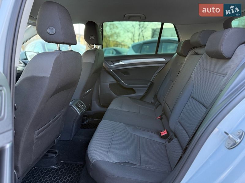 Хэтчбек Volkswagen Golf 2018 в Киеве