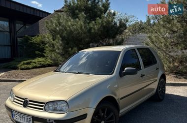 Хетчбек Volkswagen Golf 2002 в Новомосковську