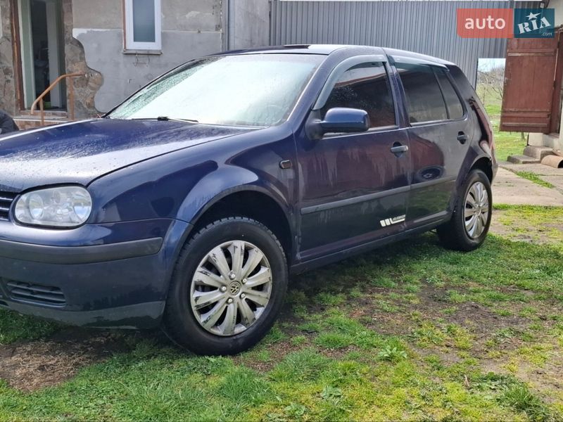 Хэтчбек Volkswagen Golf 2001 в Стрые