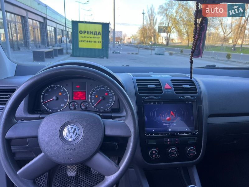Хетчбек Volkswagen Golf 2004 в Дніпрі