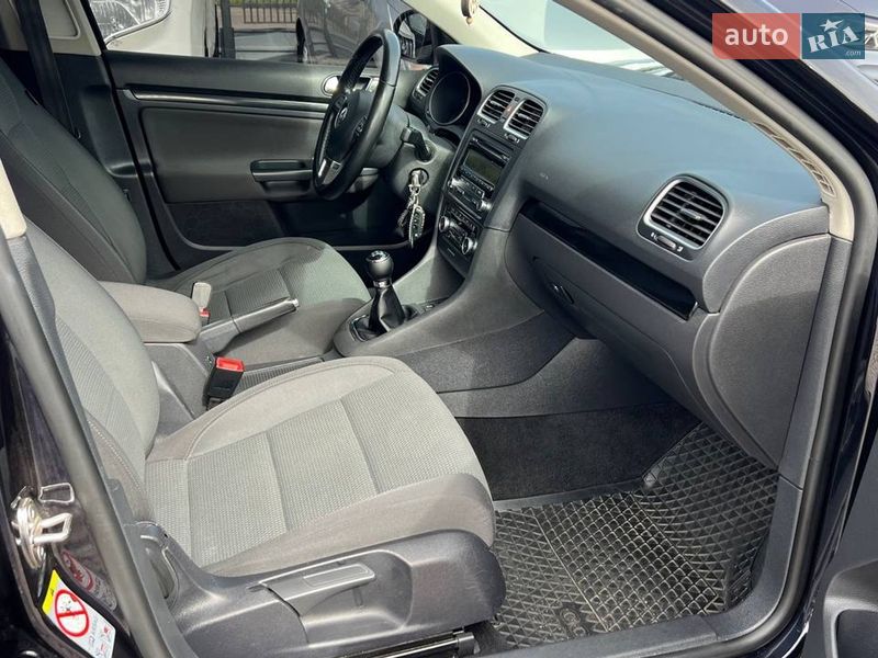 Универсал Volkswagen Golf 2010 в Полтаве