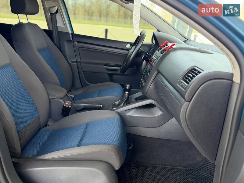 Хэтчбек Volkswagen Golf 2005 в Запорожье