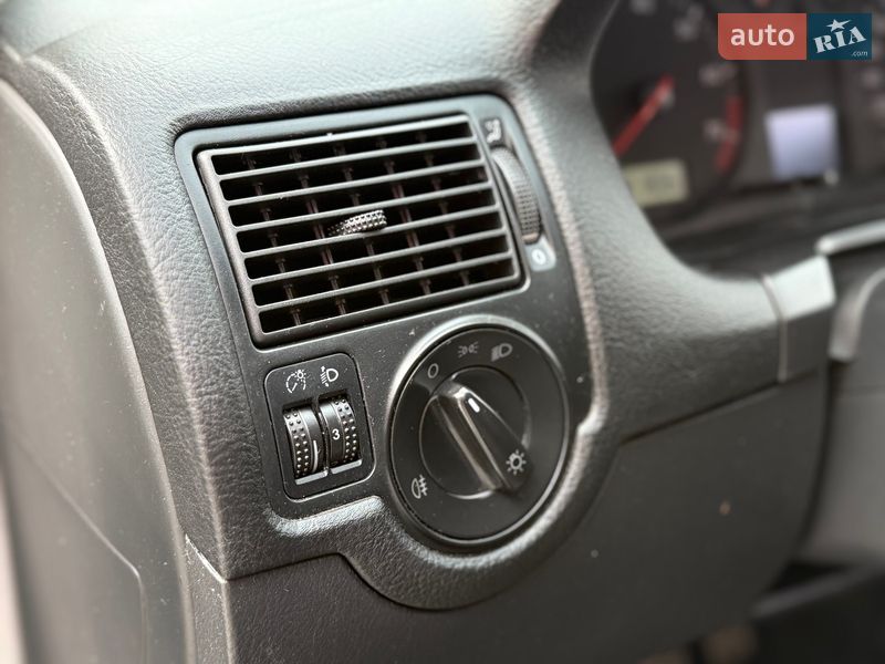 Хэтчбек Volkswagen Golf 2003 в Тернополе