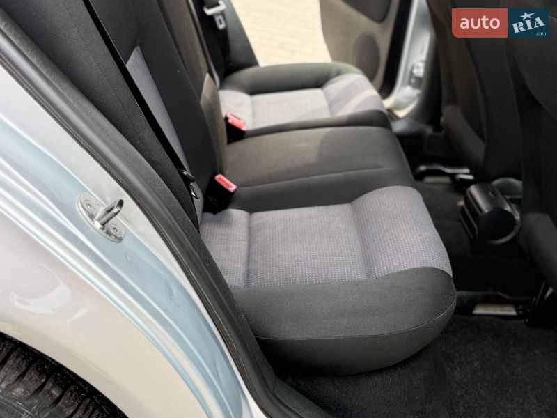 Хэтчбек Volkswagen Golf 2003 в Тернополе