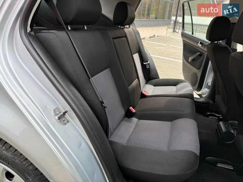 Хэтчбек Volkswagen Golf 2003 в Тернополе