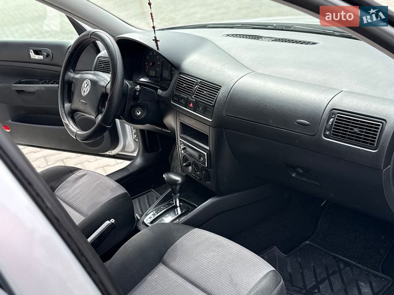 Хэтчбек Volkswagen Golf 2003 в Тернополе