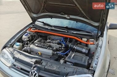 Хетчбек Volkswagen Golf 2003 в Києві