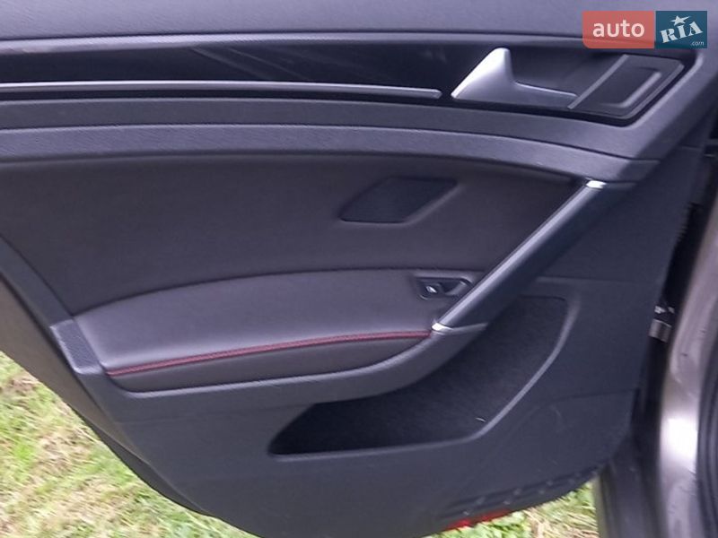 Хэтчбек Volkswagen Golf 2013 в Ромнах