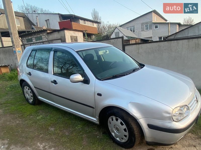 Хэтчбек Volkswagen Golf 2000 в Днепре