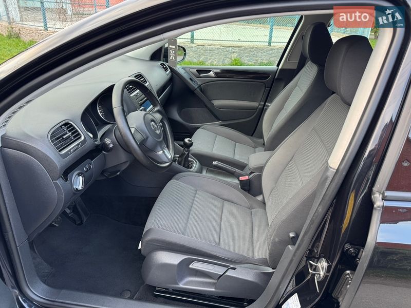 Хэтчбек Volkswagen Golf 2009 в Умани