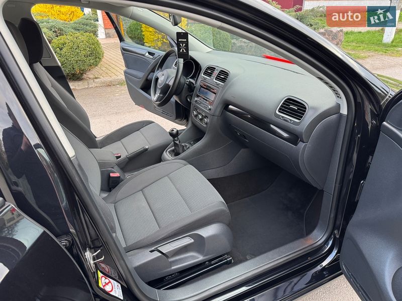 Хэтчбек Volkswagen Golf 2009 в Умани