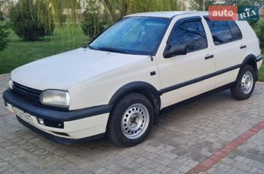 Хетчбек Volkswagen Golf 1995 в Ратному