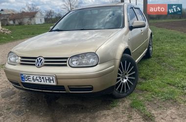 Хэтчбек Volkswagen Golf 2003 в Вознесенске