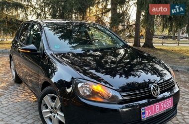 Хэтчбек Volkswagen Golf 2010 в Киеве