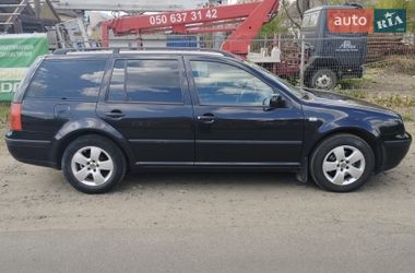 Универсал Volkswagen Golf 2000 в Сваляве