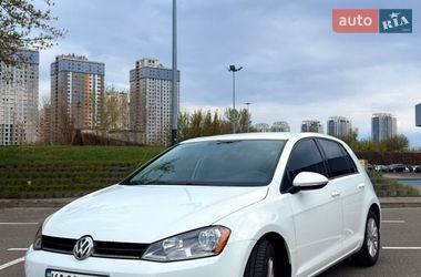Хэтчбек Volkswagen Golf 2015 в Киеве