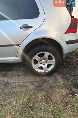 Хетчбек Volkswagen Golf 2002 в Сарнах