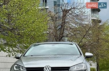 Универсал Volkswagen Golf 2015 в Киеве