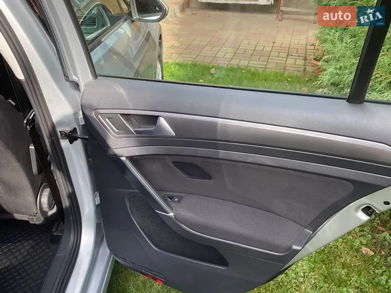 Volkswagen Golf 2019 VIN WVWZZZAUZKP541219 фото оголошення 22 з 63