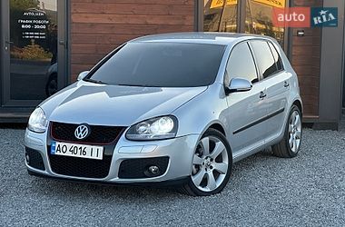 Хэтчбек Volkswagen Golf 2004 в Ужгороде