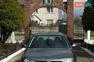 Хетчбек Volkswagen Golf 2003 в Рівному