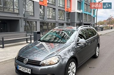 Універсал Volkswagen Golf 2010 в Чернігові