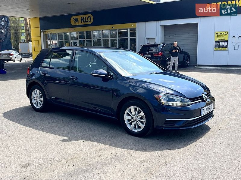 Хэтчбек Volkswagen Golf 2018 в Киеве