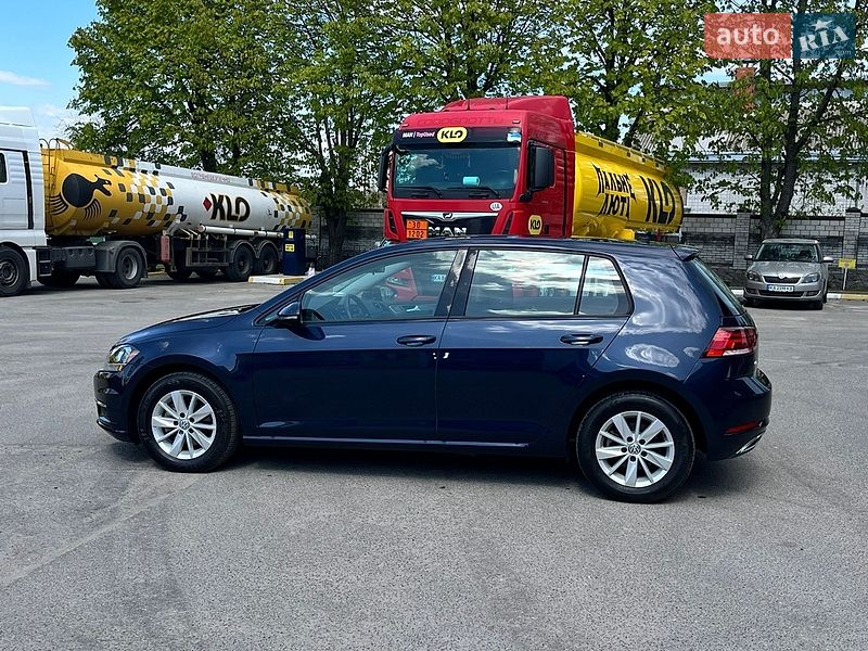 Хэтчбек Volkswagen Golf 2018 в Киеве