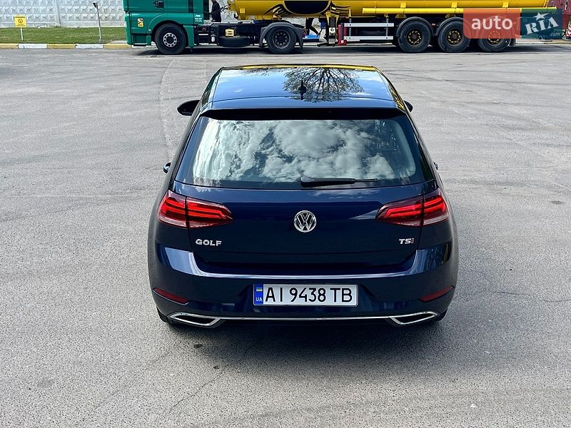 Хэтчбек Volkswagen Golf 2018 в Киеве