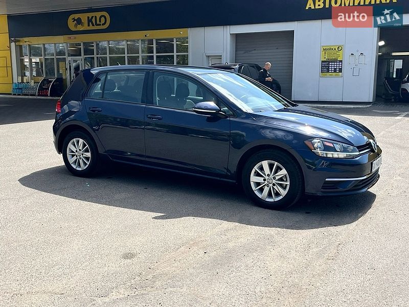Хэтчбек Volkswagen Golf 2018 в Киеве