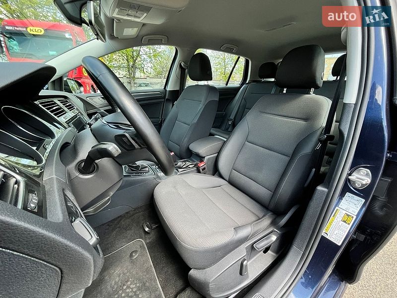 Хэтчбек Volkswagen Golf 2018 в Киеве