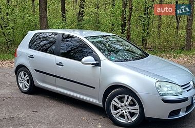 Хэтчбек Volkswagen Golf 2005 в Крыжополе