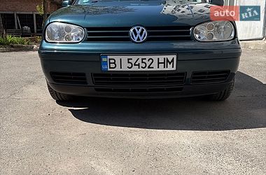Хэтчбек Volkswagen Golf 2002 в Харькове