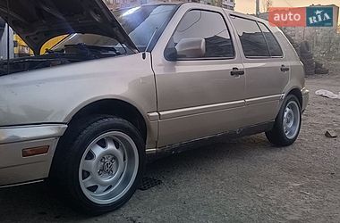 Хетчбек Volkswagen Golf 1996 в Києві