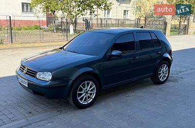 Хэтчбек Volkswagen Golf 2003 в Городке