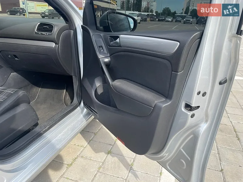 Volkswagen Golf 2011 VIN WVWZZZ1KZCW100043 фото оголошення 12 з 55