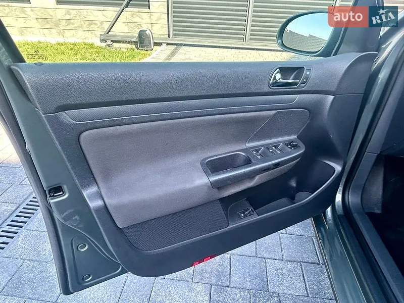 Volkswagen Golf 2004 VIN WVWZZZ1KZ4W105328 фото оголошення 26 з 71