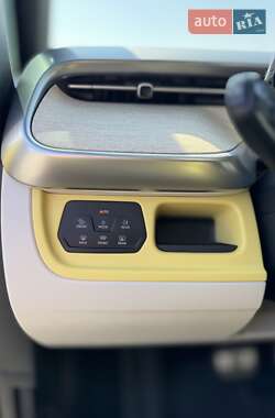 Минивэн Volkswagen I.D. Buzz 2023 в 